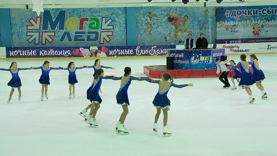 Ледовый каток площадью 1,5 тыс. кв. м способен вместить до 4 тыс. человек. ТРК «МегаГРИНН» в Курске