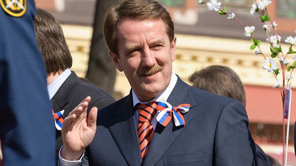 Полномочный представитель президента РФ в ЦФО Алексей Гордеев в своем поздравлении с Международным женским днем отметил, что «в любую погоду 8-го марта нас сопровождает ощущение весны и тепла, а женские улыбки создают неповторимое настроение»: «Каждый день вы дарите нам свою нежность, доброту, душевную щедрость, вдохновляете нас на новые достижения. Будьте любимы и счастливы!»
