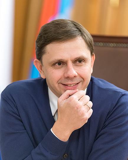 Глава Орловской области Андрей Клычков рассказал собравшимся накануне праздника в городском центре культуры женщинам, что «сегодня на уровне государства очень многое делается для поддержки материнства и детства. В послании Федеральному Собранию президент Владимир Путин подчеркнул, что в ближайшее шесть лет на развитие этого направления будет выделено около 3 трлн руб. Планируется сохранить выплаты при рождении первого, второго и последующих детей». «Этот праздник напрямую связан с историей борьбы за права женщин, за переустройство общества на принципах равенства и справедливости и по праву занимает особое место в календаре», - уверен коммунист Клычков. 