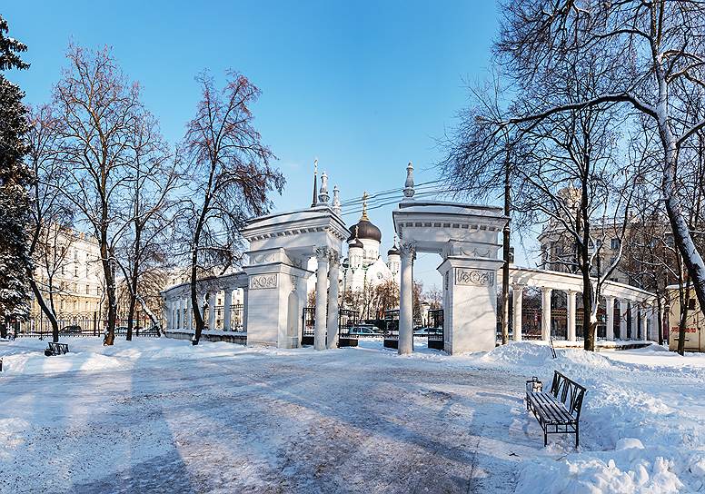 Вид на Благовещенский кафедральный собор из парка «Орленок»