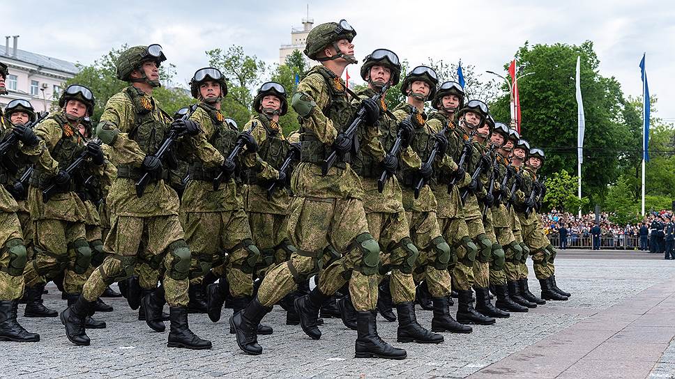 Парадный расчет 3-й мотострелковой дивизии 20-й гвардейской общевойсковой армии