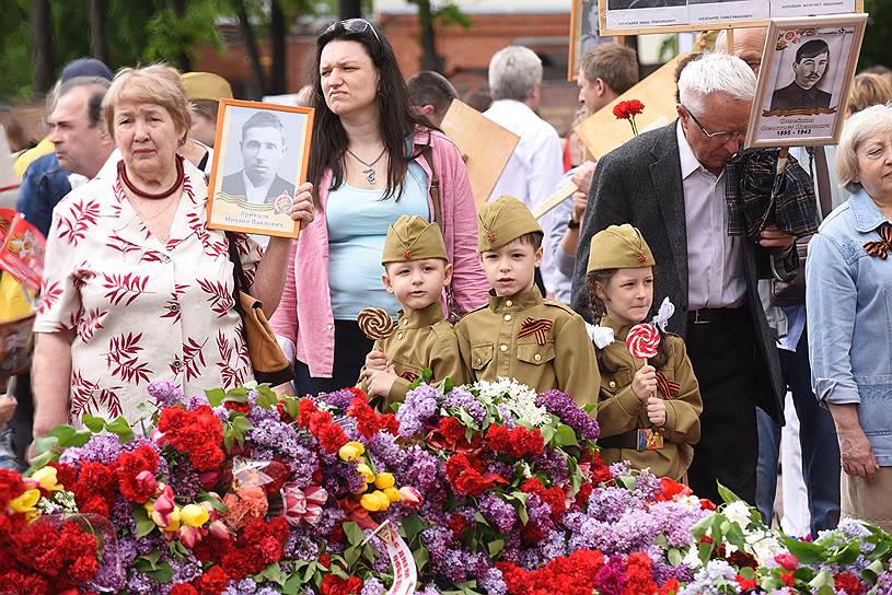 Празднование 74-й годовщины Победы в Великой Отечественной войне. Акция памяти на площади Победы