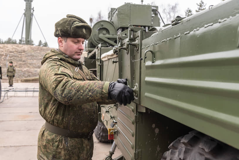 При необходимости дивизион С-300ПМ-2 может сменить позицию за пять минут