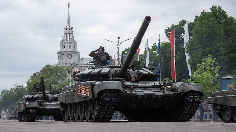 В параде 2019 года участвовало 72 единицы вооружения и военной техники. Тогда впервые по площади Ленина прошла гусеничная техника — танки Т-72Б3 и самоходные гаубицы «Мста-С»