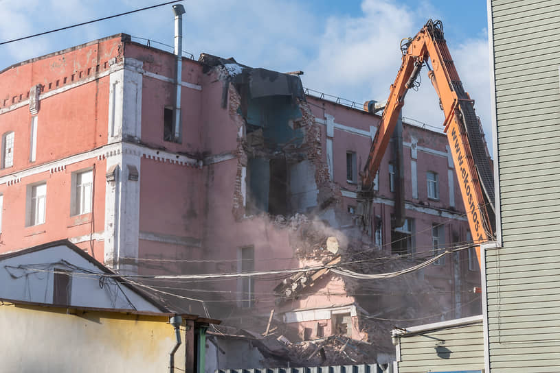В конце ноября 2020 года начался снос обладающего признаками объекта культурного наследия хлебозавода в центральной части Воронежа.