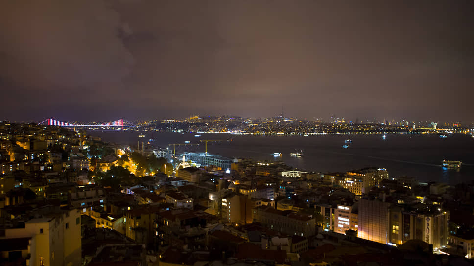 Вид с Галатской башни на вечерний Стамбул.