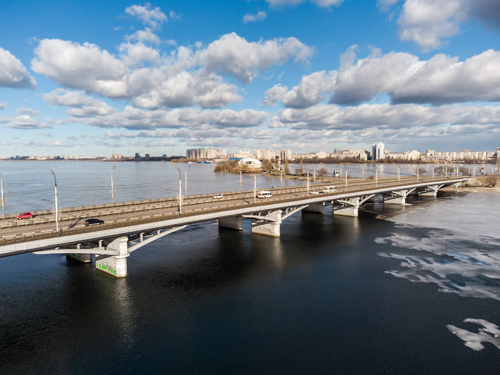 Виды Воронежа. Ледоход на Воронежском водохранилище. Чернавский мост