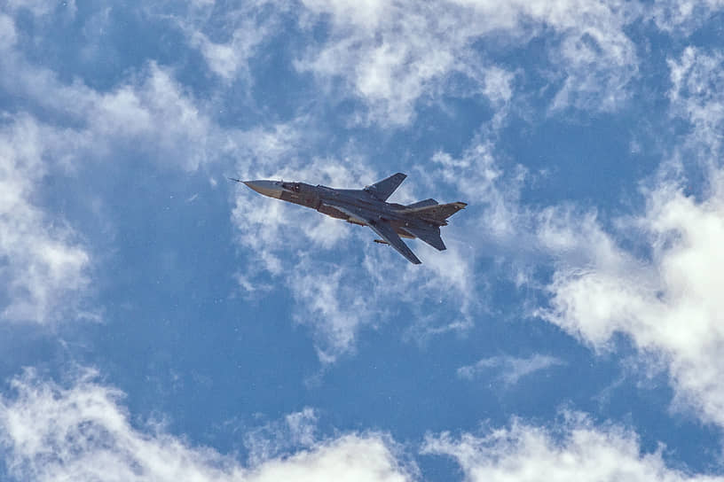 Фронтовой бомбардировщик Су-24М в воронежском небе