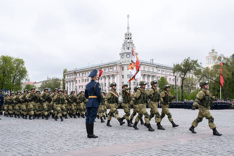 Военнослужащие 20-й гвардейской общевойсковой армии были представлены несколькими сводными ротами, в том числе одетыми в элементы комплектов боевой экипировки «Ратник»