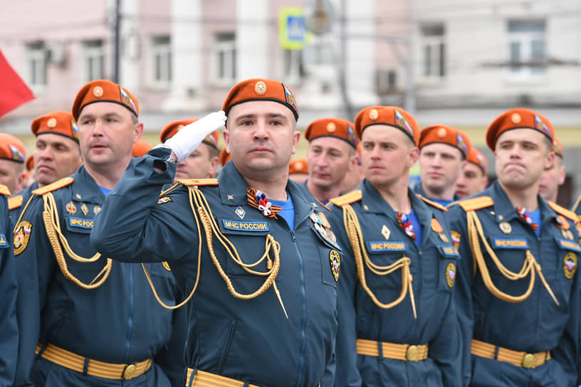 Парадный расчет главного управления МЧС по Воронежской области