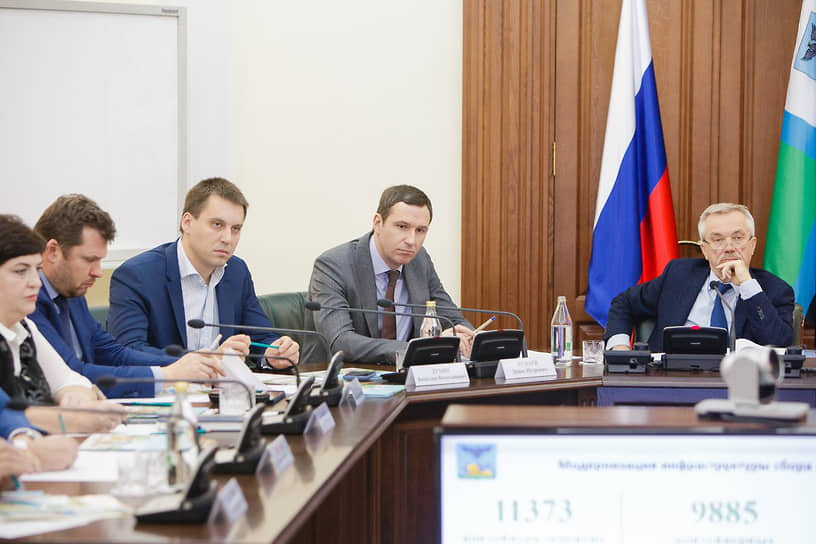Денис Буцаев (слева) пробыл врио губернатора Белгородской области пару месяцев осенью 2020 года 