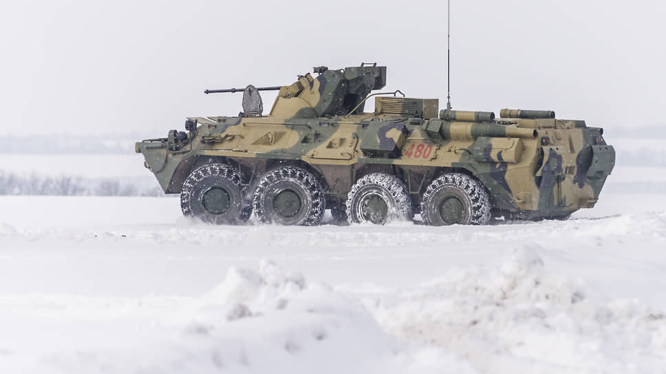 БТР-82А, ставший одной из основных современных боевых машин российских мотострелков. Воронежская область, 2017 год