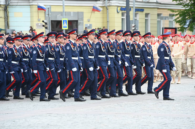 Парадные расчеты на площади Ленина