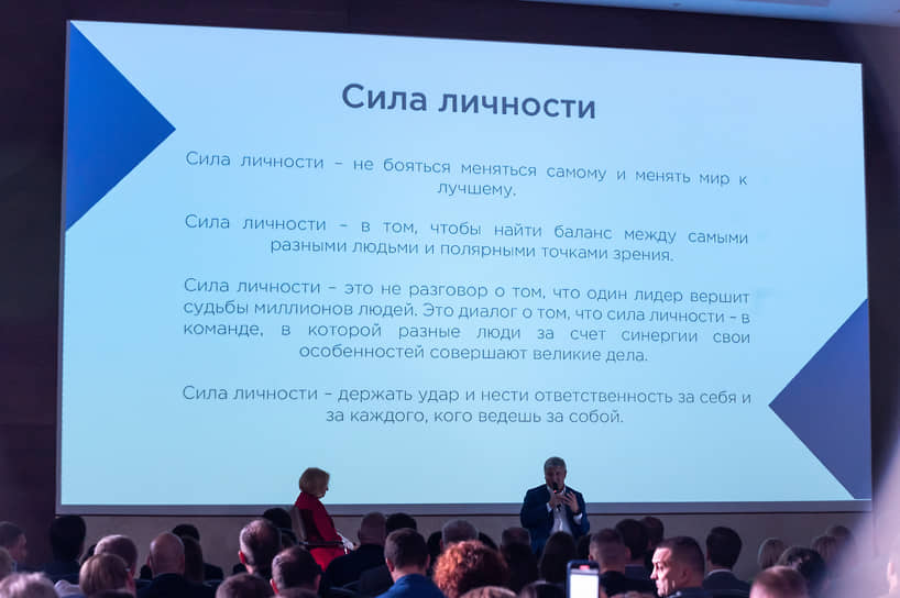 Говоря о своем управленческом становлении, господин Гусев отметил, что работа в руководстве «Воронежсинтезкаучука» научила его ответственности: «Я работал на специфическом предприятии, с непрерывным циклом производства и опасными объектами. Там нельзя было принимать решения с расчетом на то, что что-то может не получиться и это можно будет переделать. В работе на должностях мэра и губернатора масштаб принимаемых решений и ответственности за них стал еще серьезнее»