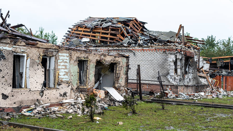 Разрушенные дома в поселке Валуйки Белгородской области