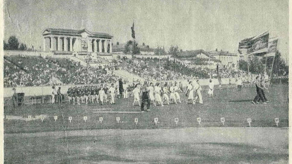 В 1936 году стадион получает название «Пищевик», в 1953-м он некоторое время называется «Знамя», а с февраля 1958-го — «Труд». С 1973 года и до настоящего времени — Центральный стадион профсоюзов.