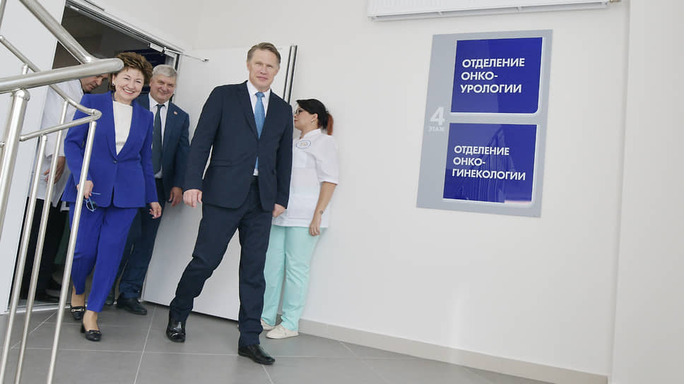 По итогам поездки Михаила Мурашко в 2022 году регион получил средства на строительство радиотерапевтического корпуса онкодинспансера. Контракт за 1,32 млрд рублей также получил ДСК