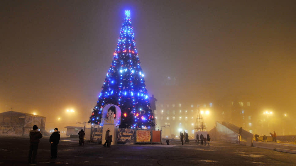 Площадь Ленина в тумане. Декабрь 2009 года