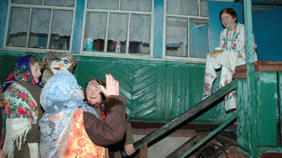 Жители одного из сел Воробьевского района Воронежской области колядуют