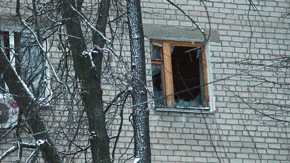 В одном многоквартирном доме на Тепличной ликвидировано возгорание на балконе, еще в двух МКД и ряде частных домов выбиты окна