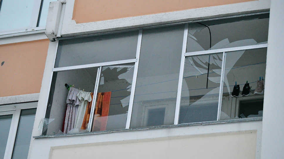 Поврежденный в результате атаки БПЛА балкон