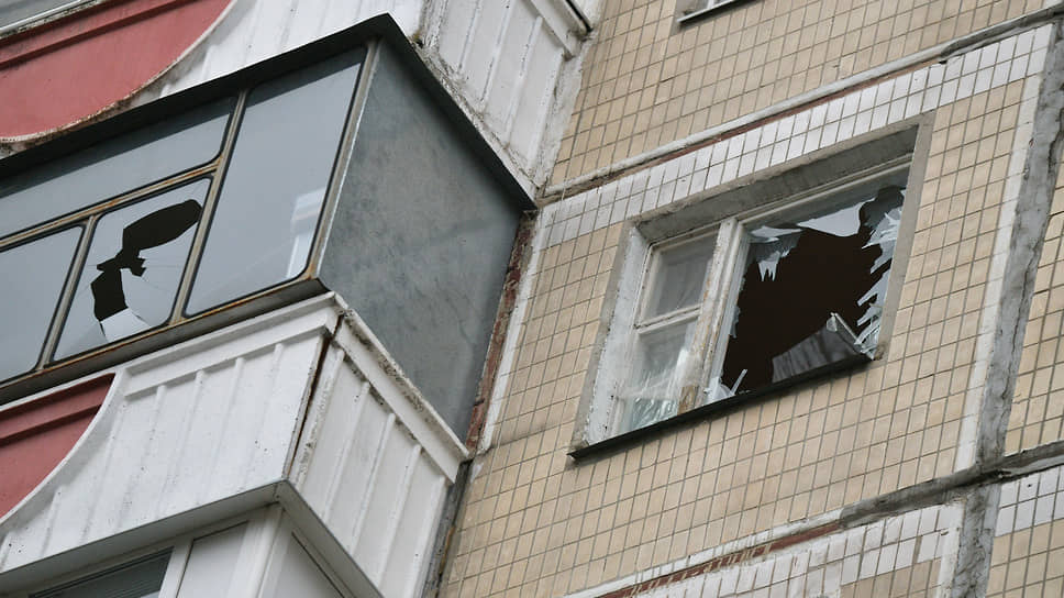 В двух многоэтажках рядом со стадионом выбило часть стекол