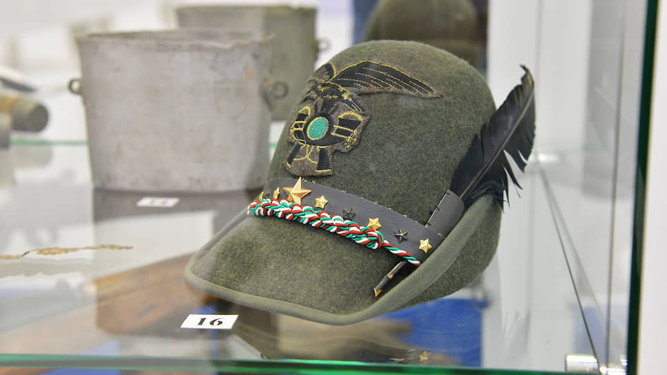 Один из экспонатов Музея-диорамы — шляпа итальянских горных егерей