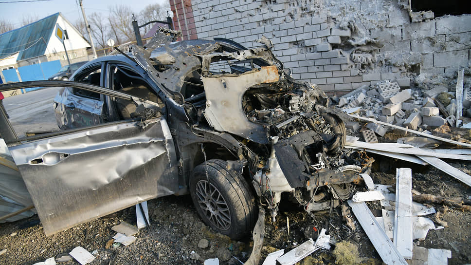 Головчино. Уничтоженный близким разрывом автомобиль 