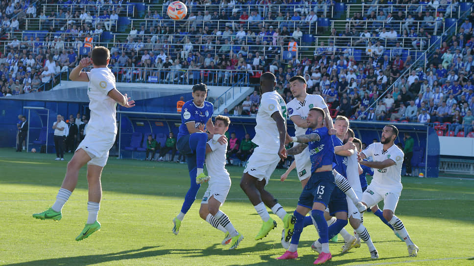 «Факел» и «Ахмат» провели еще несколько атак, но счет 2:0 не изменился