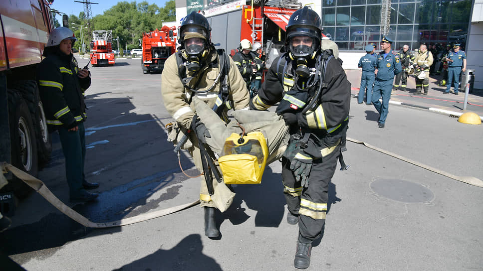 После поступления сигнала о возгорании на место происшествия незамедлительно были направлены расчеты пожарно-спасательных частей города Воронежа