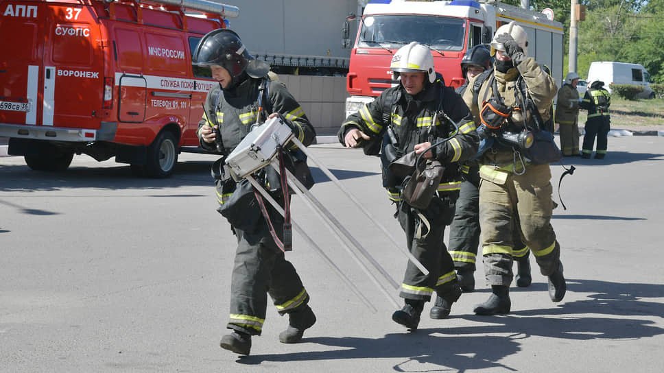 По результатам учений был проведен подробный анализ действий всех задействованных должностных лиц и выработаны направления совершенствования пожарной безопасности на территории объекта