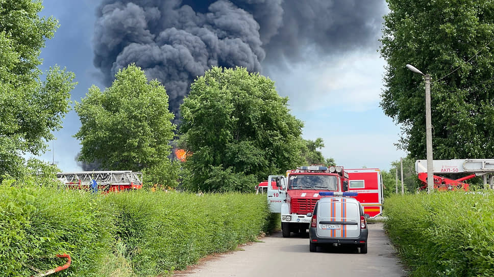 В пригороде Воронежа были закрыты съезды на трассу М4 «Дон», затруднен доступ к детским лагерям. В регионе ввели режим контртеррористической операции