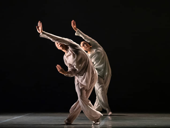 В «Изнутри» основательница театра Си Син сплела традиционные китайские телесные практики и современный танец