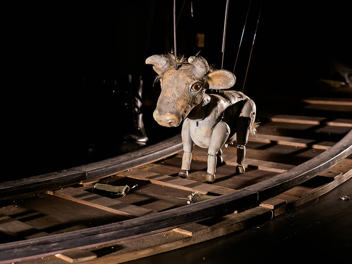 Курганский театр кукол «Гулливер» показал  спектакль «Корова» по произведениям Андрея Платонова «Корова» и «Уля»