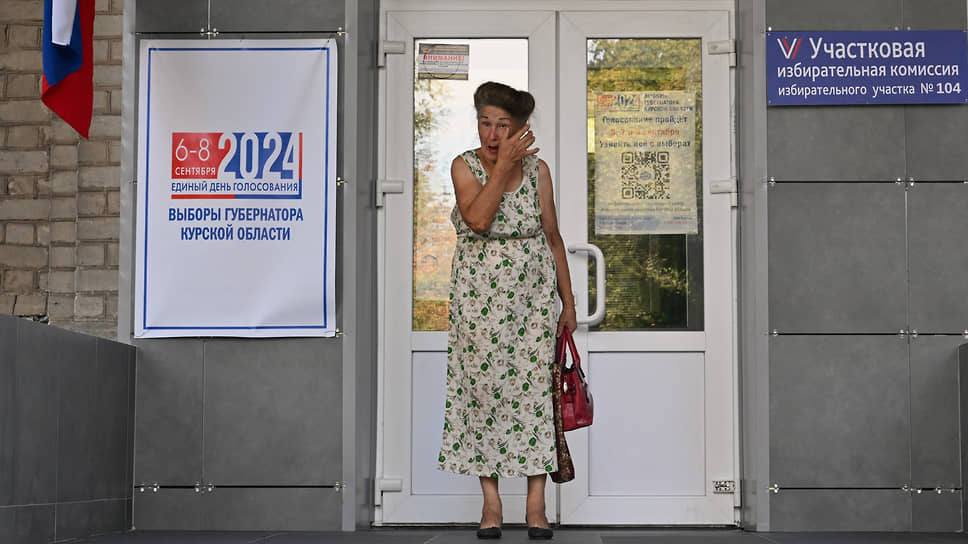 Досрочное голосование на выборах губернатора Курской области. Избиратель у входа на избирательный участок №104