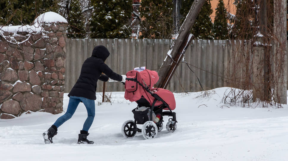 Более 3 тыс. т пескосмеси было использовано за ночь для обработки городских улиц и тротуаров, сообщили в мэрии облцентра