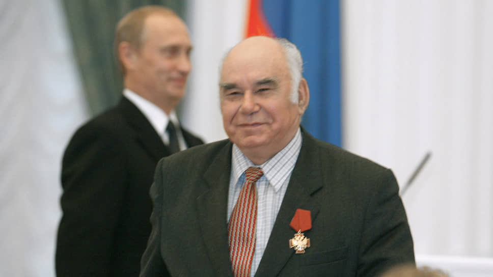 Обозреватель газеты &quot;Комсомольская правда&quot; Василий Песков во время вручения ему ордена &quot;За заслуги перед Отечеством&quot; IV степени на церемонии награждения государственными наградами России ученых, политиков и государственных деятелей. 2003 год 
