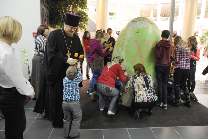 Мастер-класс по раскрашиванию пасхальных яиц. 2015 год