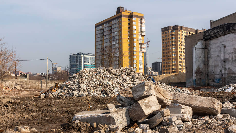 В 2020 году мэрия сообщала, что собирается
разработать проект планировки территории бывшего завода,— тогда речь шла о 62,2 га