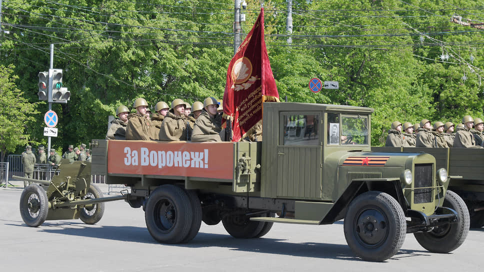 Во всех магазинах рядом с местом проведения парада 9 мая запретят продажу алкоголя, а также напитков в стеклянных и жестяных банках