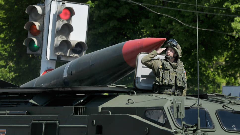 Парад военной техники на площади Ленина в Воронеже. Май, 2015 год