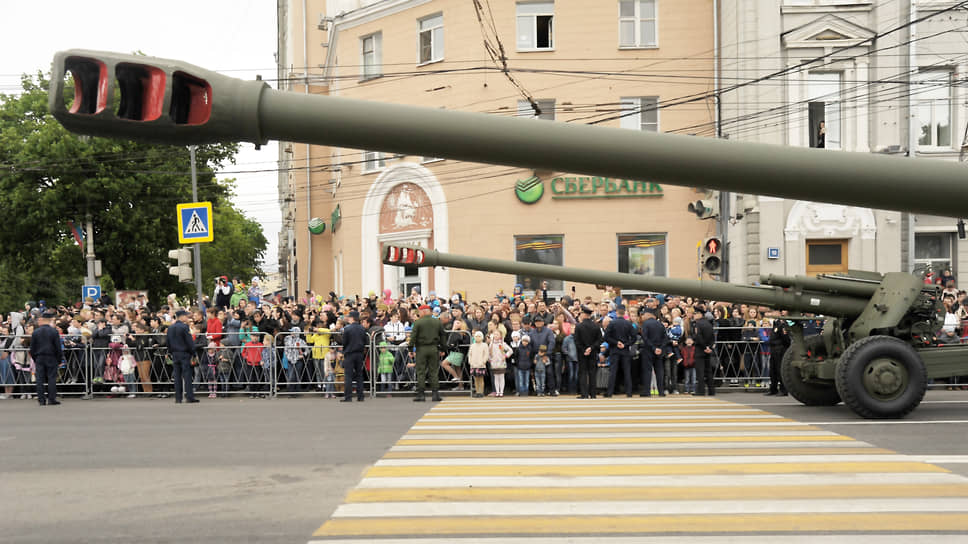 Парад военной техники на площади Ленина Воронежа. 2017 год