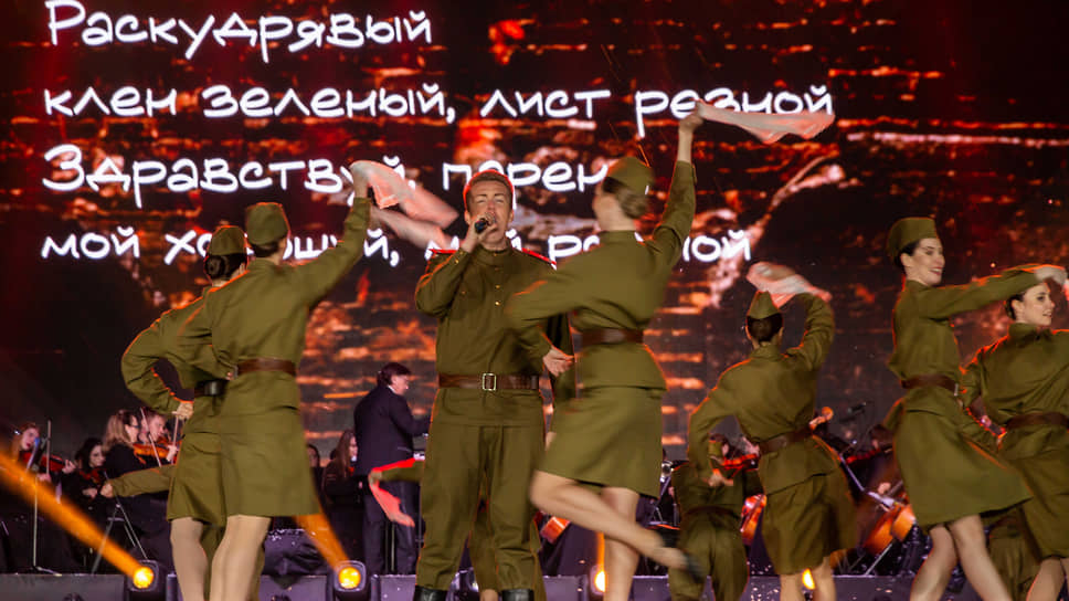 Часть выступления в честь Дня Победы на Адмиралтейской площади в Воронеже