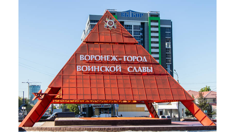 Пирамида у Памятника воинской Славы после реставрации к 9 Мая 2025 года