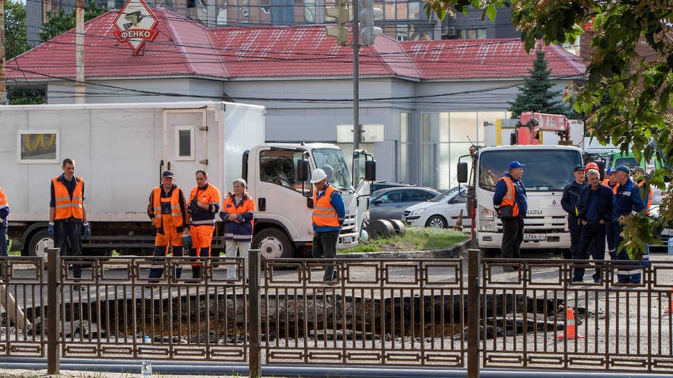 К вечеру 20 мая временный трубопровод был полностью смонтирован и началась перекачка стоков 
