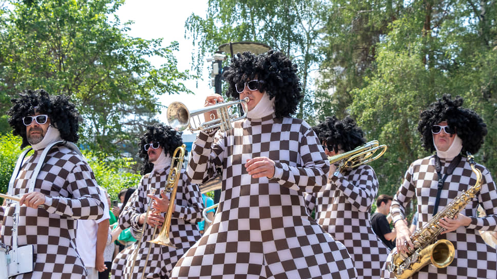 Уличный оркестр «Tinto Brass Band» (Москва)