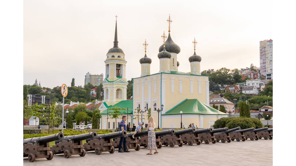 У Успенского Адмиралтейского храма