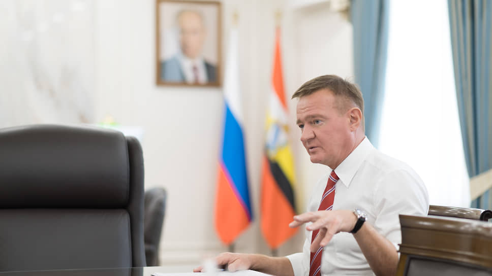 «Награда – оценка не только моей деятельности, но и вклада всех курян, которые помогают в этом». В 2023 году господин Старовойт по приказу главы МВД Владимира Колокольцева был награжден оружием за заслуги в обеспечении правопорядка. Тот самый пистолет 7 июля 2025-го был найден у тела экс-губернатора