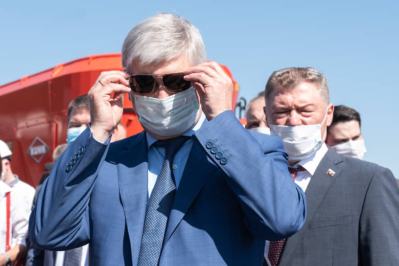На первый губернаторский срок Александра Гусева пришлась пандемия. По итогам этого сложного периода глава региона неоднократно заявлял, что Воронежская область прошла через ковид достойно, не допустив серьезного снижения социально-экономических показателей