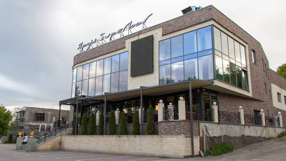 Мэрия Воронежа добилась сноса здания ресторана «Ярды Superbar» на Петровской набережной